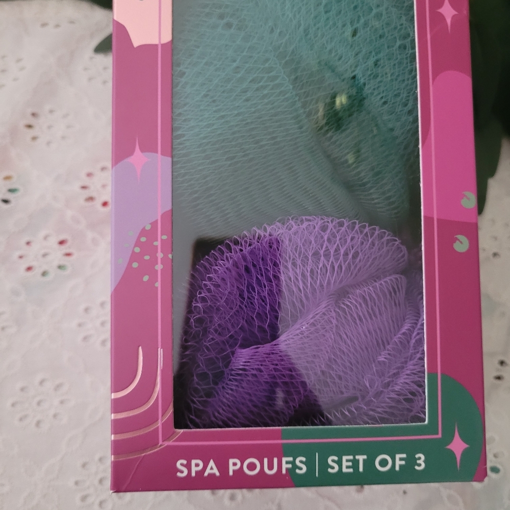 Pink and Blue Bath Pouf Set for Exfoliating and Cleansing - Picture 2 of 4